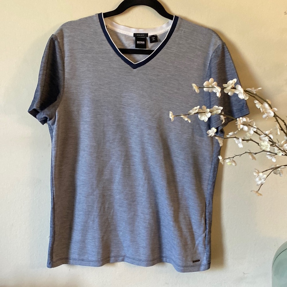 HUGO BOSS V-NECK T-SHIRT